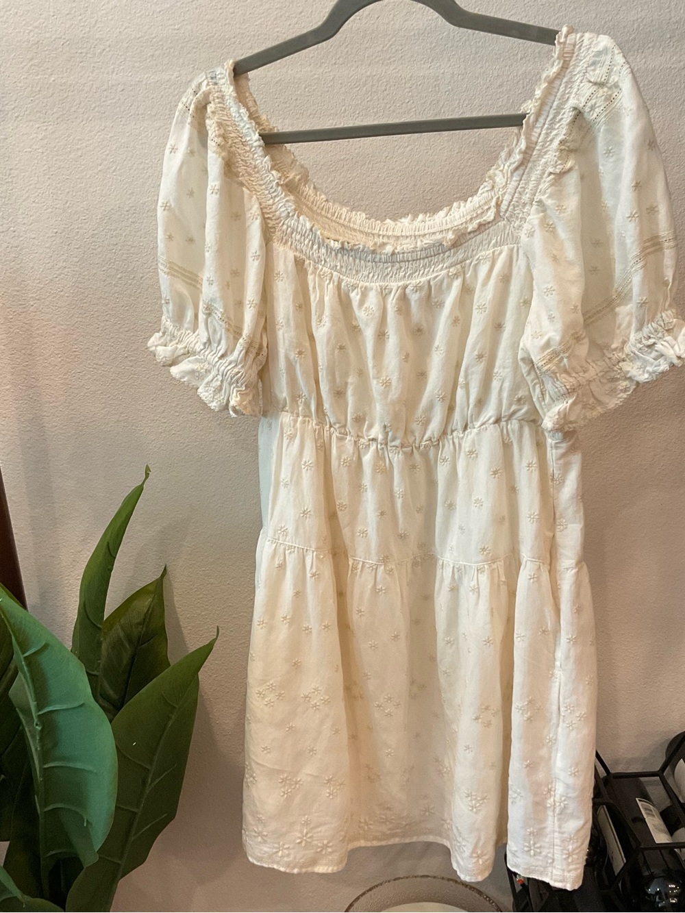 Old Navy Cream Puff Sleeve Tiered Mini Dress Women’s Medium